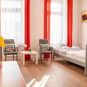 City Studio For 2, Near Sonnenallee , Berlin Deutschland